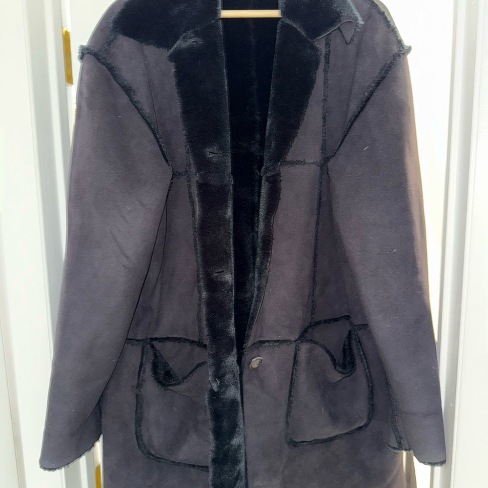 Elegant Black Shearling Coat (reversible)